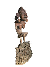 Load image into Gallery viewer, Bamoun Ritual Bronze Figure with Offering Bowl ( MEKANBA)