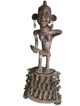 Load image into Gallery viewer, Bamoun Ritual Bronze Figure with Offering Bowl ( MEKANBA)