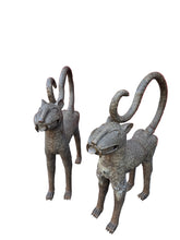 Загрузить изображение в средство просмотра галереи, Big Couple Royal Leopard of the Benin Kingdom – Ceremonial Lost-Wax Bronze Sculpture