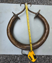 Cargar imagen en el visor de la galería, Ceremonial Bronze Dowry Bracelet – Kingdom of Benin
