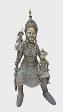 Load and play video in Gallery viewer, Royal Female Figure in Bronze – Benin City (Nigeria)
