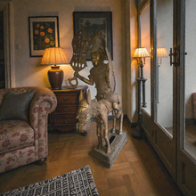 Load image into Gallery viewer, Big Royal Horseman in Bronze – Benin City Art
