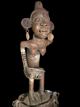 Load image into Gallery viewer, Bamoun Ritual Bronze Figure with Offering Bowl ( MEKANBA)
