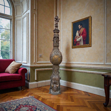 Cargar imagen en el visor de la galería, Cetro ceremonial real de bronce de Benín con figuras superpuestas
