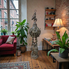 Cargar imagen en el visor de la galería, Tótem ceremonial real de bronce del Reino de Benín: jinete y figuras simbólicas
