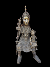 Load image into Gallery viewer, Royal Female Figure in Bronze – Benin City (Nigeria)
