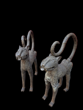Cargar imagen en el visor de la galería, Gran Pareja de Leopardos Reales del Reino de Benín – Escultura ceremonial de bronce a la cera perdida
